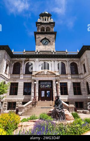 Colorado Spring, Colorado, Stati Uniti. 24 maggio 2023: Vista frontale del MUSEO DEI PIONIERI nel centro di Colorado Springs, Colorado. Foto Stock