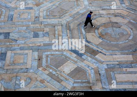 DAS Nationaldenkmal Viktor Emanuels II. Monumento nazionale a Vittorio Emanuele II , auch Vittoriano oder altare della Patria Altar des Vaterlandes genannt, ist ein Nationaldenkmal in Rom, das zu Ehren Viktor Emanuels II, des ersten Königs des vereinigten Italien, errichtet wurde. ROM *** il Monumento nazionale a Vittorio Emanuele II , detto anche Vittoriano o altare della Patria, è un monumento nazionale a Roma eretto in onore di Vittorio Emanuele II , primo re dell'Italia unita Roma Foto Stock