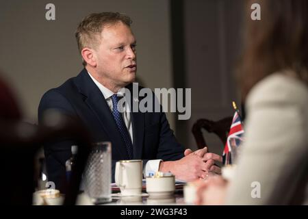 Arlington, Stati Uniti d'America. 31 gennaio 2024. Arlington, Stati Uniti d'America. 31 gennaio 2024. Il Segretario alla difesa britannico Grant Shapps commenta durante un incontro bilaterale ospitato dal Segretario alla difesa degli Stati Uniti Lloyd Austin III, al Pentagono, il 31 gennaio 2024 a Washington, DC Credit: PO1 Alexander Kubitza/DOD/Alamy Live News Foto Stock