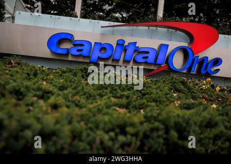 Tysons, Stati Uniti. 2 febbraio 2024. Il quartier generale di Capital One Financial Corporation si trova il 2 febbraio 2024 a Tysons, Virginia. Capital One ha pubblicato il rapporto finale trimestrale sugli utili la scorsa settimana con un utile per azione di 2,24 dollari che non ha superato la stima consensuale degli analisti di 2,50 dollari per azione. (Foto di Samuel Corum/Sipa USA) credito: SIPA USA/Alamy Live News Foto Stock