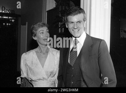 **FOTO DEL FILE** Don Murray è morto. Don Murray e moglie Elizabeth, circa 1980's Credit: Ralph Dominguez/MediaPunch Foto Stock