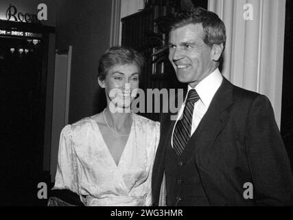 **FOTO DEL FILE** Don Murray è morto. Don Murray e moglie Elizabeth, circa 1980's Credit: Ralph Dominguez/MediaPunch Foto Stock