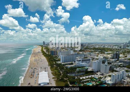 Vista panoramica del paesaggio urbano di Miami Beach. Hotel e appartamenti di lusso a South Beach Foto Stock