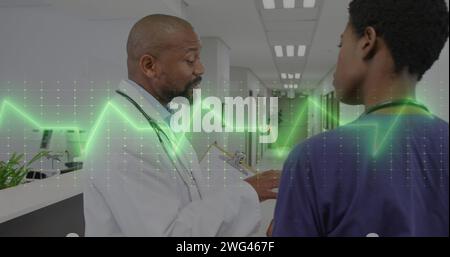 Immagine dell'elaborazione dei dati medici su diversi medici Foto Stock