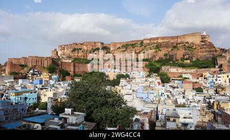 Vista del forte di Mehrangarh e della città vecchia di Jodhpur, Jodhpur, Rajasthan, India. Foto Stock