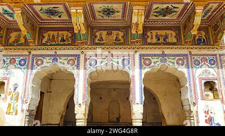 Dipinti sulle pareti di Chokhani Double Haveli, Mandawa, Jhunjhunu, Rajasthan, India. Foto Stock