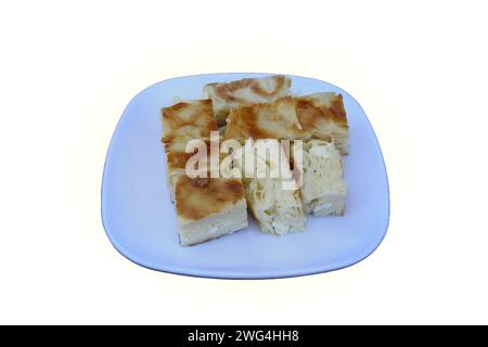 Pasticceria tradizionale turca, su boregi, isolata su sfondo bianco Foto Stock
