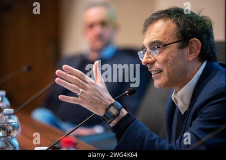 Saluzzo (Cuneo), Italia. Gennaio 2024. Il teologo e scrittore italiano Vito Mancuso, autore di numerosi libri, durante una conferenza Foto Stock