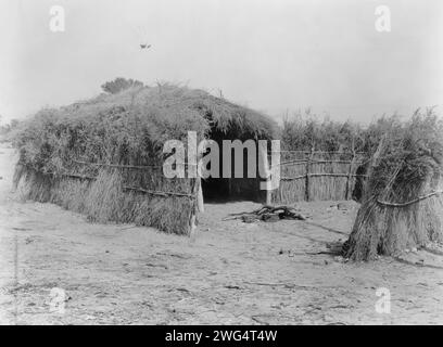 Casa Cahuilla nel deserto, California, c1924. Foto Stock