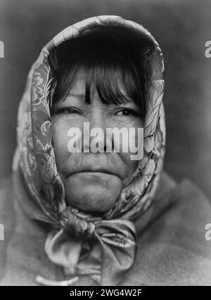 Datsolali, creatore di cesti Washo, c1924. Datsolali, verticale testa e spalle, leggermente a destra. Foto Stock