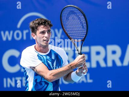 Matteo Gigante in azione durante il Round of 16 del torneo Canberra International ATP Challenger 125 2024 Foto Stock