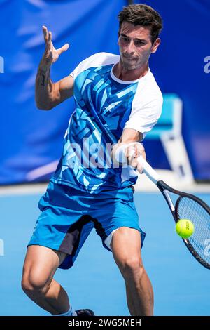 Matteo Gigante in azione durante il Round of 16 del torneo Canberra International ATP Challenger 125 2024 Foto Stock