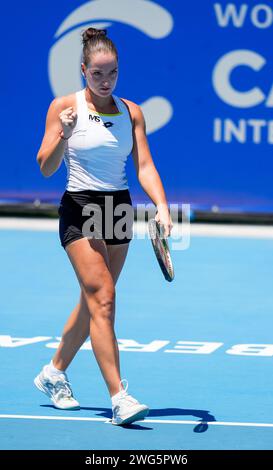Darja Semenistaja della Lettonia durante la finale di doppio del torneo Canberra International WTA 125 del 2024 Foto Stock