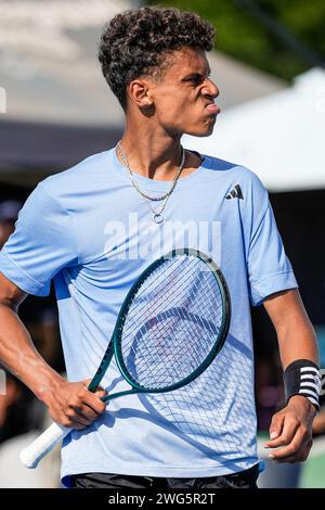 Gabriel Diallo del Canada in azione durante le semifinali del torneo Canberra International ATP Challenger 125 2024 Foto Stock
