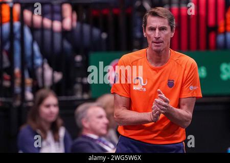 Groningen, Paesi Bassi. 3 febbraio 2024. GRONINGEN, PAESI BASSI - 3 FEBBRAIO: Allenatore Paul Haarhuis durante la partita di qualificazione di Coppa Davis 2024 tra Paesi Bassi e Svizzera a MartiniPlaza il 3 febbraio 2024 a Groningen, Paesi Bassi. (Foto di Andre Weening/Orange Pictures) credito: Orange Pics BV/Alamy Live News Foto Stock