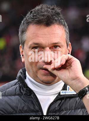 Magonza, Germania. 3 febbraio 2024. Calcio: Bundesliga, FSV Mainz 05 - Werder Bremen, Matchday 20, Mewa Arena: Mainz direttore sportivo Christian Heidel. Credito: Torsten Silz/dpa - NOTA IMPORTANTE: in conformità con le norme della DFL German Football League e della DFB German Football Association, è vietato utilizzare o utilizzare fotografie scattate nello stadio e/o della partita sotto forma di immagini sequenziali e/o serie di foto simili a video./dpa/Alamy Live News Foto Stock