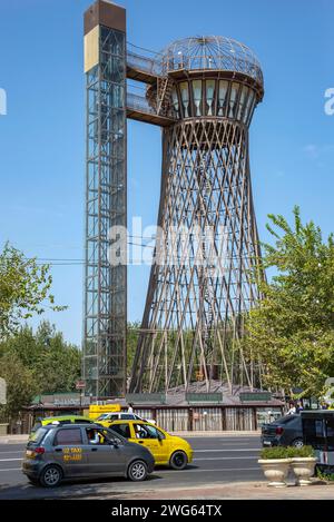 BUKHARA, UZBEKISTAN - 09 SETTEMBRE 2022: Primo piano della Torre di Shukhov (Torre di Bukhara). Bukhara, Uzbekistan Foto Stock