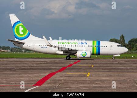 Olandese Transavia Boeing 737-700 con immatricolazione PH-XRW presso l'aeroporto di Rotterdam l'Aia Foto Stock