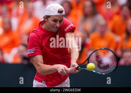 Groningen, Paesi Bassi. 3 febbraio 2024. GRONINGEN, PAESI BASSI - 3 FEBBRAIO: La Svizzera Leandro Riedi durante la partita di qualificazione di Coppa Davis 2024 tra Paesi Bassi e Svizzera al MartiniPlaza il 3 febbraio 2024 a Groningen, Paesi Bassi. (Foto di Andre Weening/Orange Pictures) credito: Orange Pics BV/Alamy Live News Foto Stock