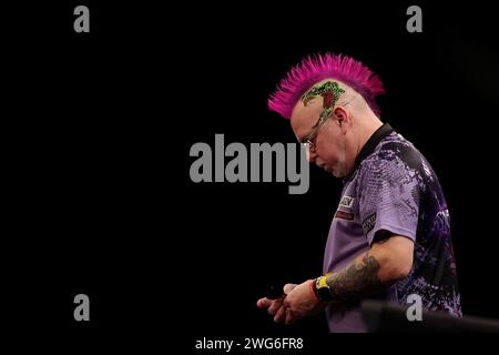 Marshall Arena, Milton Keynes, Regno Unito. 3 febbraio 2024. 2024 PDC Cazoo Darts Masters Day 2, Afternoon Session; Peter Wright durante il suo match con Krzysztof Ratajski Credit: Action Plus Sports/Alamy Live News Foto Stock
