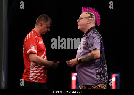 Marshall Arena, Milton Keynes, Regno Unito. 3 febbraio 2024. 2024 PDC Cazoo Darts Masters Day 2, Afternoon Session; Peter Wright durante il suo match con Krzysztof Ratajski Credit: Action Plus Sports/Alamy Live News Foto Stock