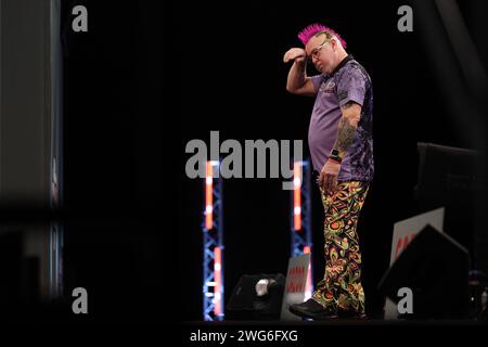 Marshall Arena, Milton Keynes, Regno Unito. 3 febbraio 2024. 2024 PDC Cazoo Darts Masters Day 2, Afternoon Session; Peter Wright durante il suo match con Krzysztof Ratajski Credit: Action Plus Sports/Alamy Live News Foto Stock