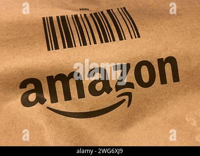 Nahaufnahme Amazon prime Paket *** primo piano pacchetto Amazon prime Copyright: Xmix1x Foto Stock