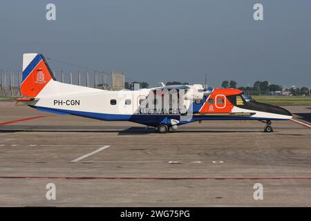 Guardia costiera olandese Dornier 228 con registrazione PH-CGN presso l'aeroporto Schiphol di Amsterdam Foto Stock