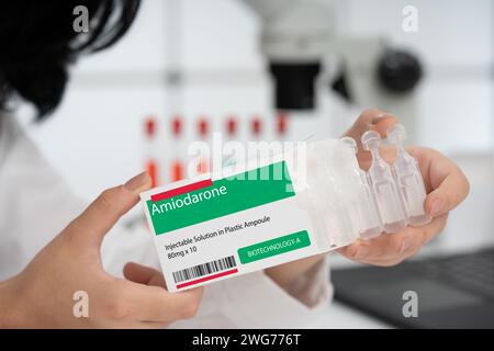 Amiodarone: Farmaco antiaritmico usato per trattare e prevenire battiti cardiaci irregolari. Foto Stock