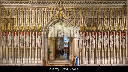 The Kings' Screen (schermo del coro) a York Minster, York, Inghilterra, Regno Unito. Lo schermo mostra quindici re che vanno da Guglielmo il Conquistatore a Enrico IV Foto Stock