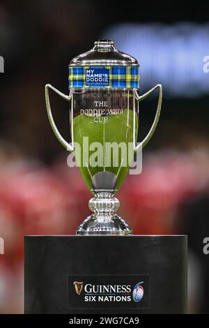 La Doddie Weir Cup sarà presentata alla Scozia per aver battuto il Galles nel Guinness 6 Nations Match 2024 Wales vs Scotland al Principality Stadium di Cardiff, Regno Unito, 3 febbraio 2024 (foto di Craig Thomas/News Images) Foto Stock