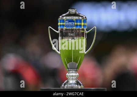 La Doddie Weir Cup sarà presentata alla Scozia per aver battuto il Galles nel Guinness 6 Nations Match 2024 Wales vs Scotland al Principality Stadium di Cardiff, Regno Unito, 3 febbraio 2024 (foto di Craig Thomas/News Images) Foto Stock