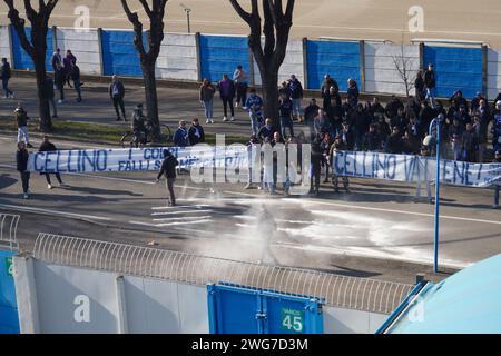 Brescia, Italia. 3 febbraio 2024. Protesta dei tifosi del Brescia calcio nei confronti del presidente massimo Cellino durante Brescia calcio vs AS Cittadella, partita di serie B a Brescia, Italia, 03 febbraio 2024 credito: Agenzia fotografica indipendente/Alamy Live News Foto Stock