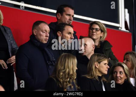 AMSTERDAM - (l-r) l'assistente dell'Inghilterra Steve Holland, l'allenatore nazionale dell'Inghilterra Gareth Southgate, il membro dell'Ajax RVC Jan van Halst durante la partita olandese Eredivisie tra l'Ajax Amsterdam e il PSV Eindhoven alla Johan Cruijff Arena il 3 febbraio 2024 ad Amsterdam, Paesi Bassi. ANP MAURICE VAN STEEN Foto Stock