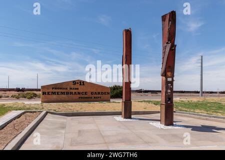 9-11 Remembrance Garden Memorial lungo la storica Route 66 a Winslow, Arizona. Foto Stock