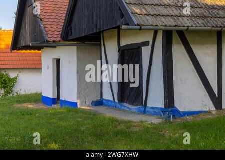 Gruppo di cantine tipiche all'aperto a Vlcnov, Moravia meridionale, Repubblica Ceca Foto Stock