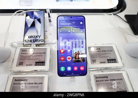 Samsung Galaxy S24 in un negozio, Westfield Mall of Scandinavia, Stoccolma, Svezia. Foto Stock