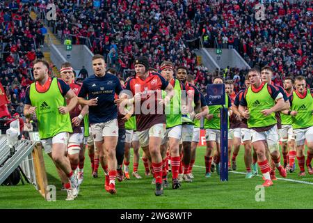 Cork, Irlanda. 3 febbraio 2024. I giocatori di Munster durante il test match tra Munster Rugby e Crusaders al Pairc UI Chaoimh di Cork, Irlanda, il 3 febbraio 2024 (foto di Andrew SURMA/ Credit: SIPA USA/Alamy Live News Foto Stock