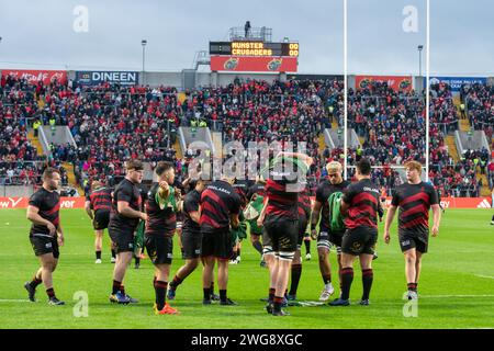 Cork, Irlanda. 3 febbraio 2024. The Crusaders Players durante il test match tra Munster Rugby e Crusaders al Pairc UI Chaoimh di Cork, Irlanda, il 3 febbraio 2024 (foto di Andrew SURMA/ Credit: SIPA USA/Alamy Live News Foto Stock