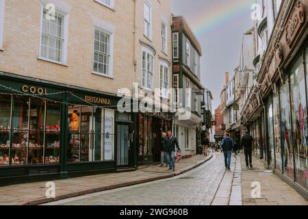 Vita di strada nel centro della città di Canterbury Foto Stock