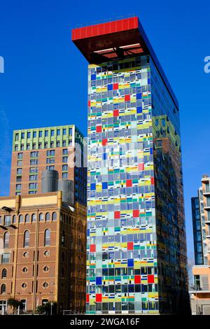 Edificio nel Media Harbour con Colorium, Duesseldorf, Germania Foto Stock