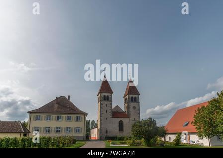 Collegiate Church of St Peter and Paul, Niederzell, Reichenau Island, Double Tower, Lake Costanza, Baden-Wuerttemberg, Germania Foto Stock