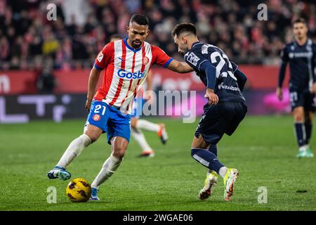 Girona, Spagna. 3 febbraio 2024. Yangel Herrera (L) di Girona F.C e Brais Méndez (R) della Real Sociedad, visti in azione durante il 23° round della LaLiga EA Sports tra Girona F.C e Real Sociedad all'Estadi Montilivi. Punteggio finale; Girona F.C 0 - 0 Real Sociedad. (Foto di Martì Segura Ramoneda/SOPA Images/Sipa USA) credito: SIPA USA/Alamy Live News Foto Stock