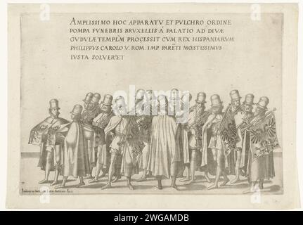 Musicisti di gruppo, no 2, 1619 stampa gruppo di musicisti con trombe con striscioni e due batteristi. Parte della serie stampata della processione funeraria dell'imperatore Karel V il 29 dicembre 1558 a Bruxelles. Corteo di incisione/incisione della carta dei Paesi Bassi meridionali, processione funebre Bruxelles Foto Stock