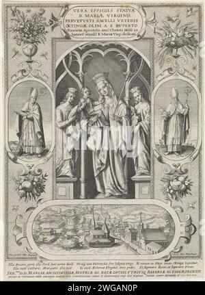 Maria con il bambino di Cristo e Santa Caterina d'Alessandria e Santa Margherita d'Antiochia, Raphaël Sadeler (II), 1607 stampa in un portale decorato la Vergine Maria con il bambino di Cristo, fiancheggiata dalla H. Catharina di Alessandria (sinistra) e dalla H. Margaretha di Antiochia (destra). Intorno a una lista ornamentale con fiori. Su entrambi i lati un cartiglio con H. Willibrord (a sinistra) e H. Wolfgang (a destra). Sul fondo di un cartiglio con la cappella genata di Altötting. Carta che incide l'"apostolo della Frisia" e arcivescovo di Utrecht, Willibrord (di Echternach); possibili attributi: Botte (botte), noi Foto Stock
