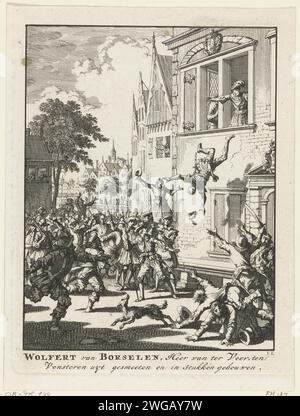 Wolfert van Borselen a Delft gettato fuori dalla finestra e ucciso, 1299, in o dopo 1698 stampa Wolfert van Borselen, signore di Veere, viene gettato fuori dalla finestra a Delft e ucciso dalla folla nell'anno 1299. Incisione/incisione di Amsterdam linciaggio Delft Foto Stock