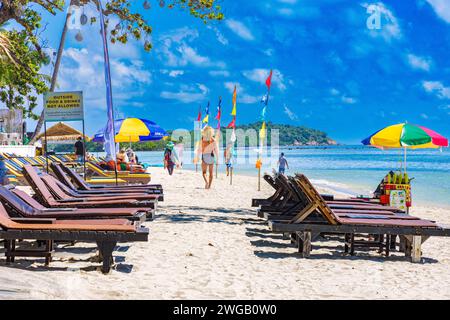 Turisti sulla spiaggia di Chaweng, Ko Samui, Thailandia Foto Stock