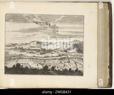 Vista di Friburgo, ca. 1693-1696, 1693 - 1696 stampa Vista della città svizzera di Friburgo. Parte della quinta parte (1696) dell'opera stampata in cui le otto parti di Les Forces de l'Europe sono pubblicate tra il 1693 e il 1697. L'opera stampata consiste di 175 tavole con i piani (da Sébastien le Prestre, Seigneur de Vauban) di famose città e fortezze forti durante la guerra dei nove anni. Titolo e iscrizioni in francese. Tipografia: Francepublisher: Paris paper etching Fribourg Foto Stock