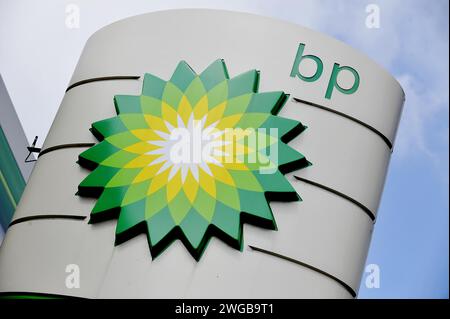 Foto del file datata 15/08/13 di una vista del cartello di una stazione di servizio BP. Il nuovo amministratore delegato della BP Murray Auchincloss avrà la sua prima uscita la prossima settimana da quando è stato nominato per il ruolo in modo permanente, e spera sarà alto che possa replicare un forte insieme di risultati da Shell. Le azioni della società hanno registrato un ticchettio martedì dopo che Shell ha superato le aspettative dopo aver guadagnato 7,2 miliardi di dollari (5,8 miliardi di sterline) di utili sottostanti negli ultimi tre mesi del 2023. Data di pubblicazione: Domenica 4 febbraio 2024. Foto Stock