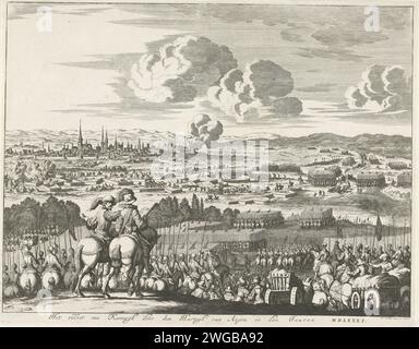 Il rilievo di Kamerijk da parte del duca d'Angiò, 1581, 1680 stampa Kamerijk assediato dal duca di Parma ma sollevato dal duca d'Angiò, 16 agosto 1581. Vista della città dalla posizione dell'esercito di Angiò, in primo piano due signori di campo a cavallo. Le truppe di Parma lasciano le loro caserme in giro per la città. Carta di Amsterdam che solleva l'assedio con assistenza esterna, sollievo Cambrai Foto Stock